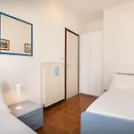 Apartment Noon *